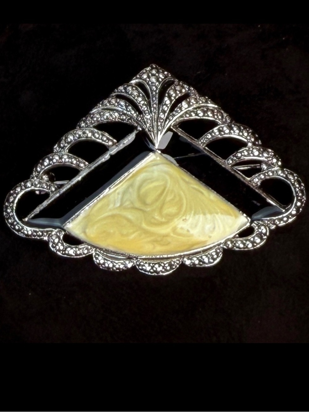 Vintage Silvertone swirl black, enamel brooch pin